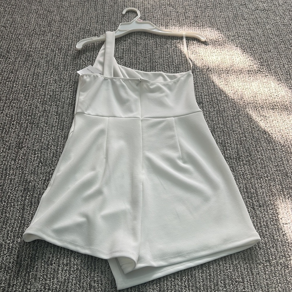 NWT White Romper - Picture 7 of 8